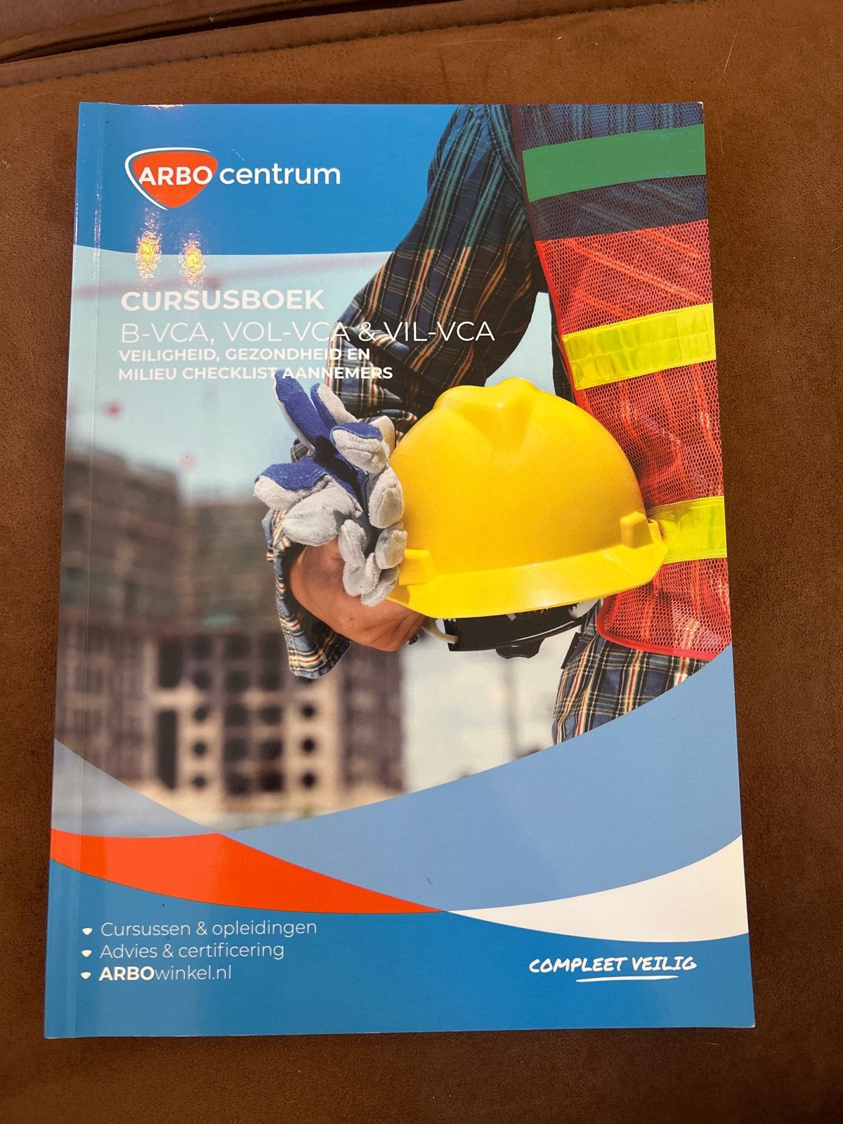 Cursusboek B-VCA, VOL-VCA & VIL-VCA - ARBO centrum, Boeken, Ophalen of Verzenden, Zo goed als nieuw, MBO