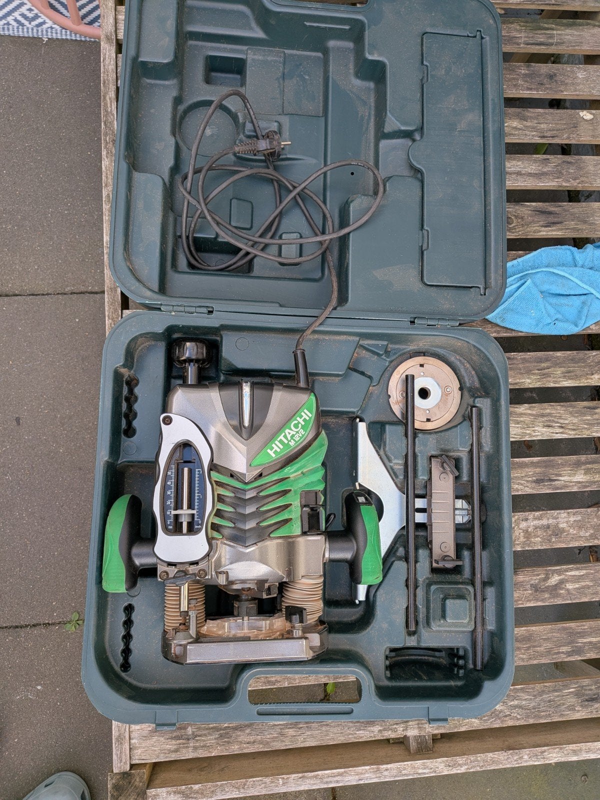 Hitachi M12V2 Bovenfrees werkend met defect, Ophalen of Verzenden, Gebruikt, Elektrisch, Bovenfrees