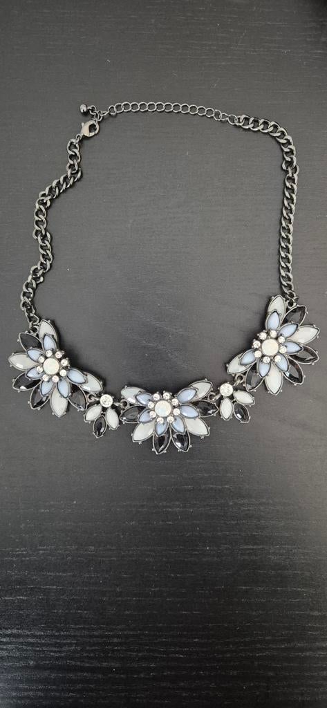 Statement ketting zwarte, lichtblauwe en zilveren steentjes, Ophalen of Verzenden, Zo goed als nieuw, Zwart, Zilver