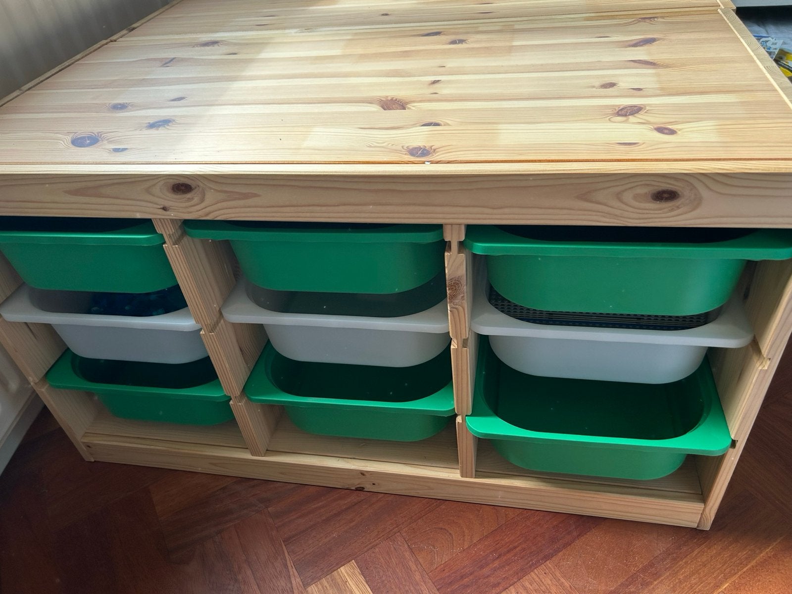 Lego tafel opslagkast met diverse Lego onderdelen, Kinderen en Baby's, Speelgoed | Duplo en Lego, Ophalen, Gebruikt, Lego, Inclusief accessoires
