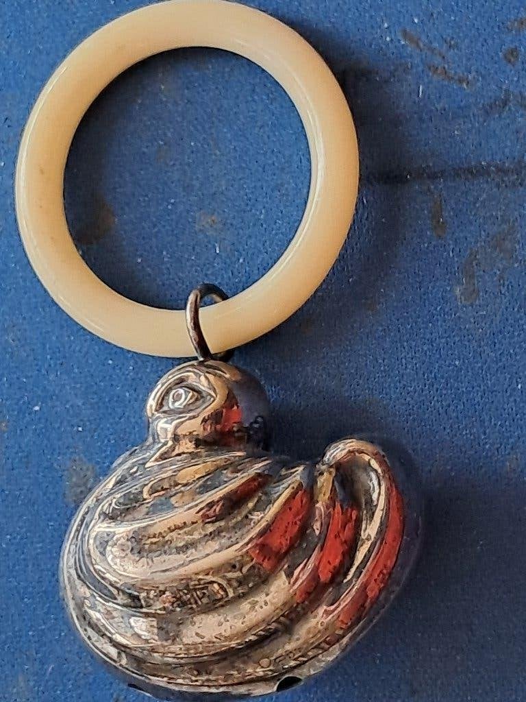 rammelaar,zilver?-dikke eend,lengte 5 cm, Antiek en Kunst, Ophalen of Verzenden