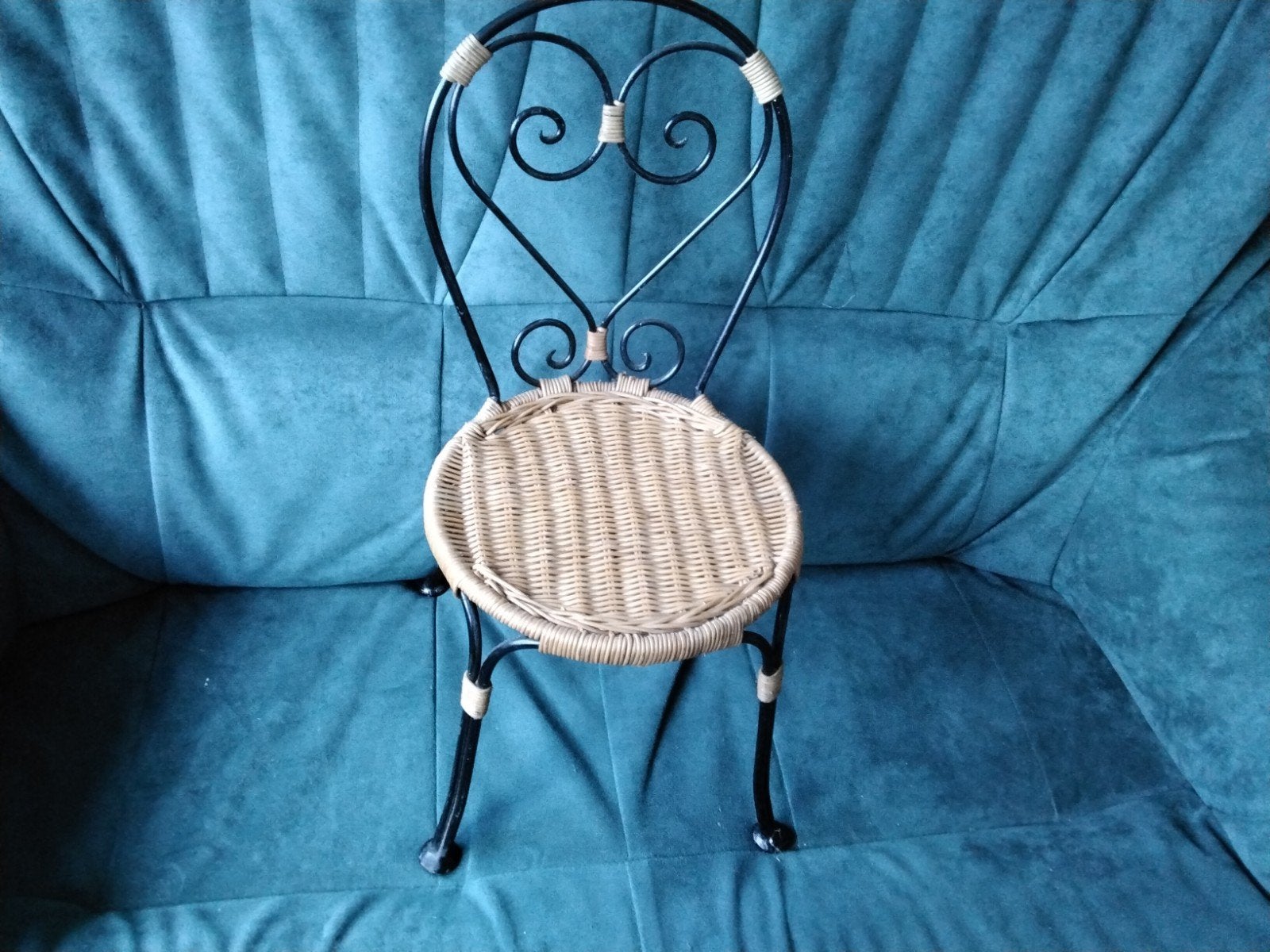 Vintage ijzeren stoeltje met rotan zitting, Ophalen