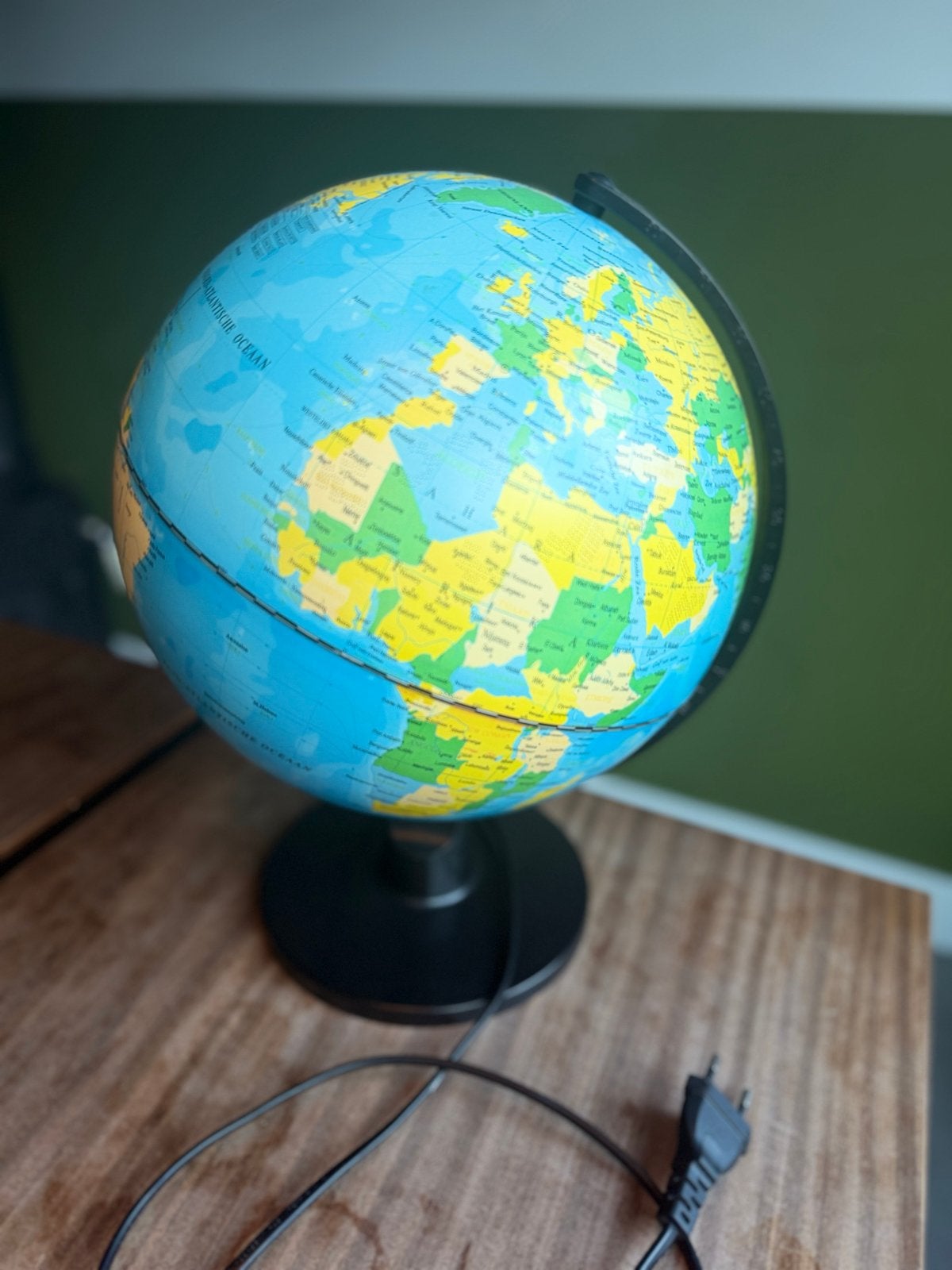 Wereldbol met verlichting - Educatief en decoratief, Gebruikt, Kunststof, Draaibaar, Ophalen of Verzenden