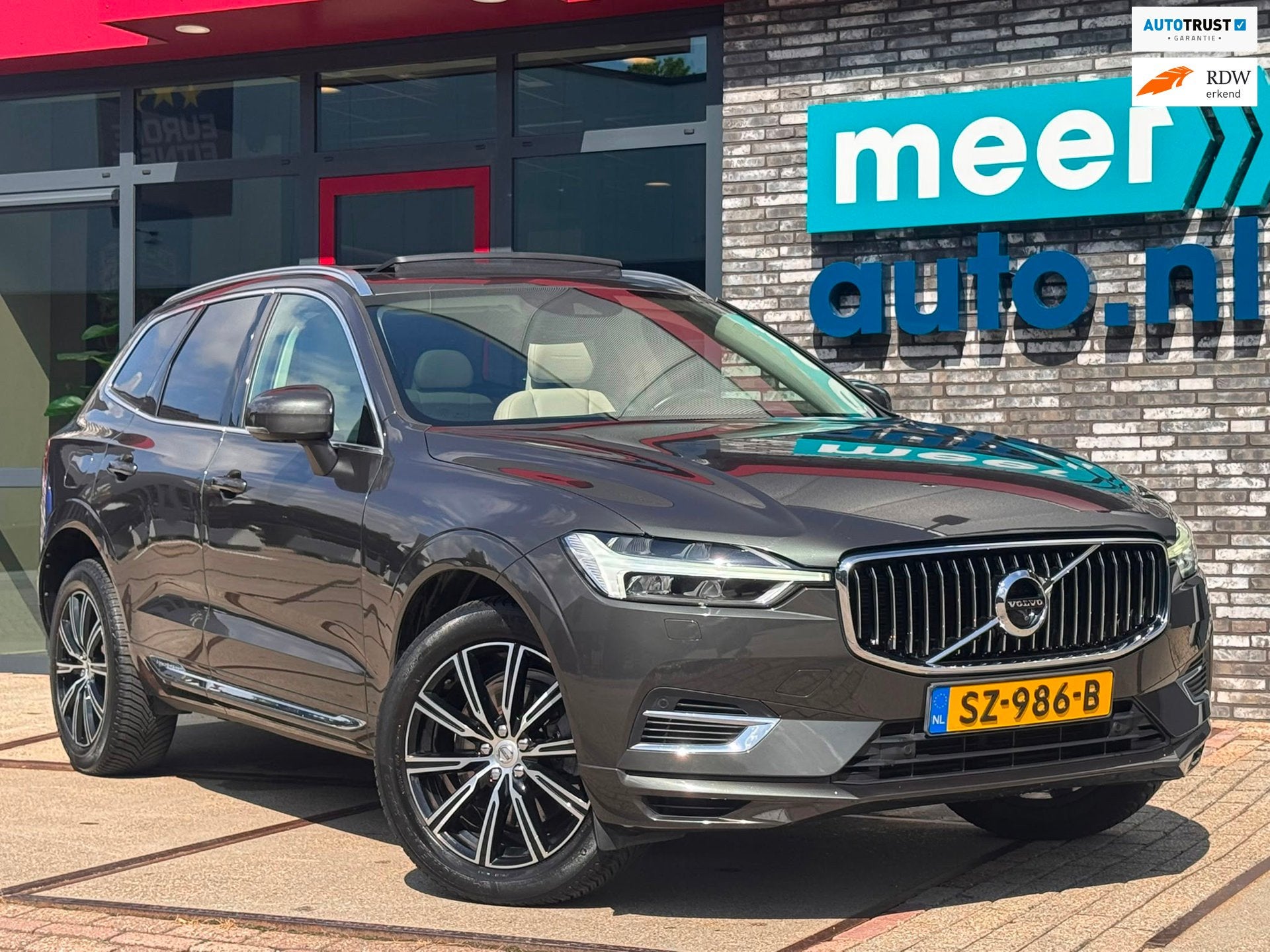 Volvo XC60 2.0 T8 AWD Inscription VOL! PANO l B/W l 360 l ZI, Automaat, Gebruikt, Euro 6, 1969 cc
