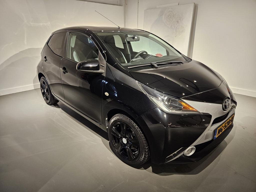 Toyota Aygo 1.0 12V Vvt-i x-sport 2017 Zwart 39267 km Nap, Voorwielaandrijving, Stof, Zwart, 4 stoelen
