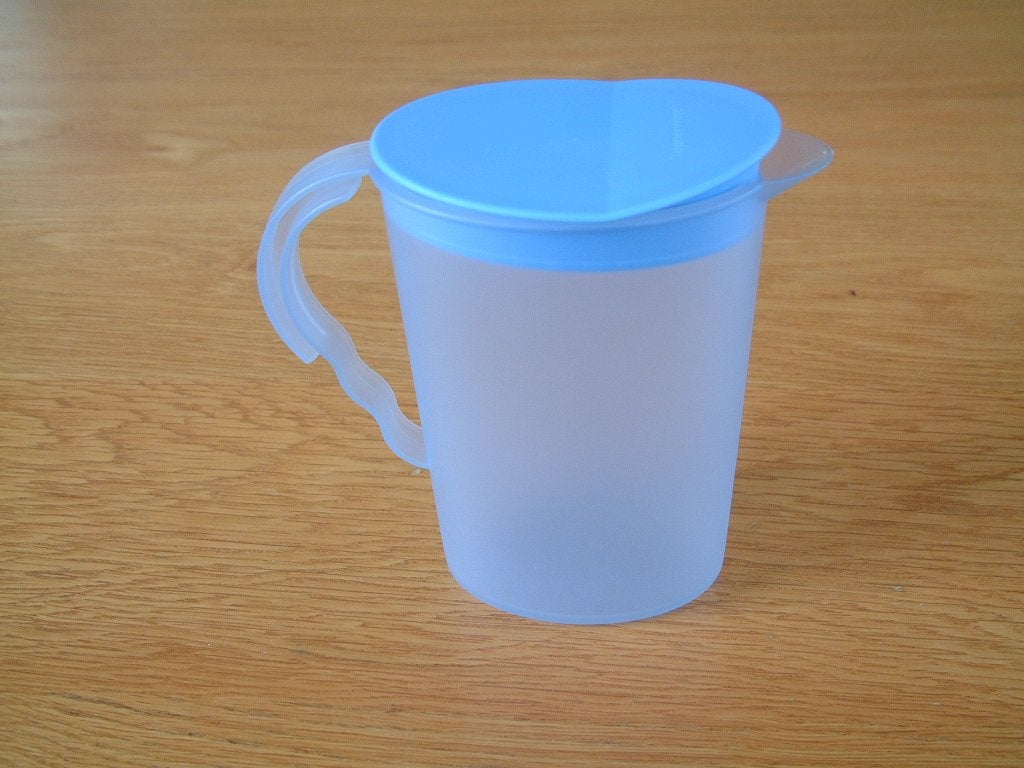 tupperware schenkkan blauw 300 ml nr. 2, Ophalen of Verzenden, Zo goed als nieuw, Blauw, Beker of Kan
