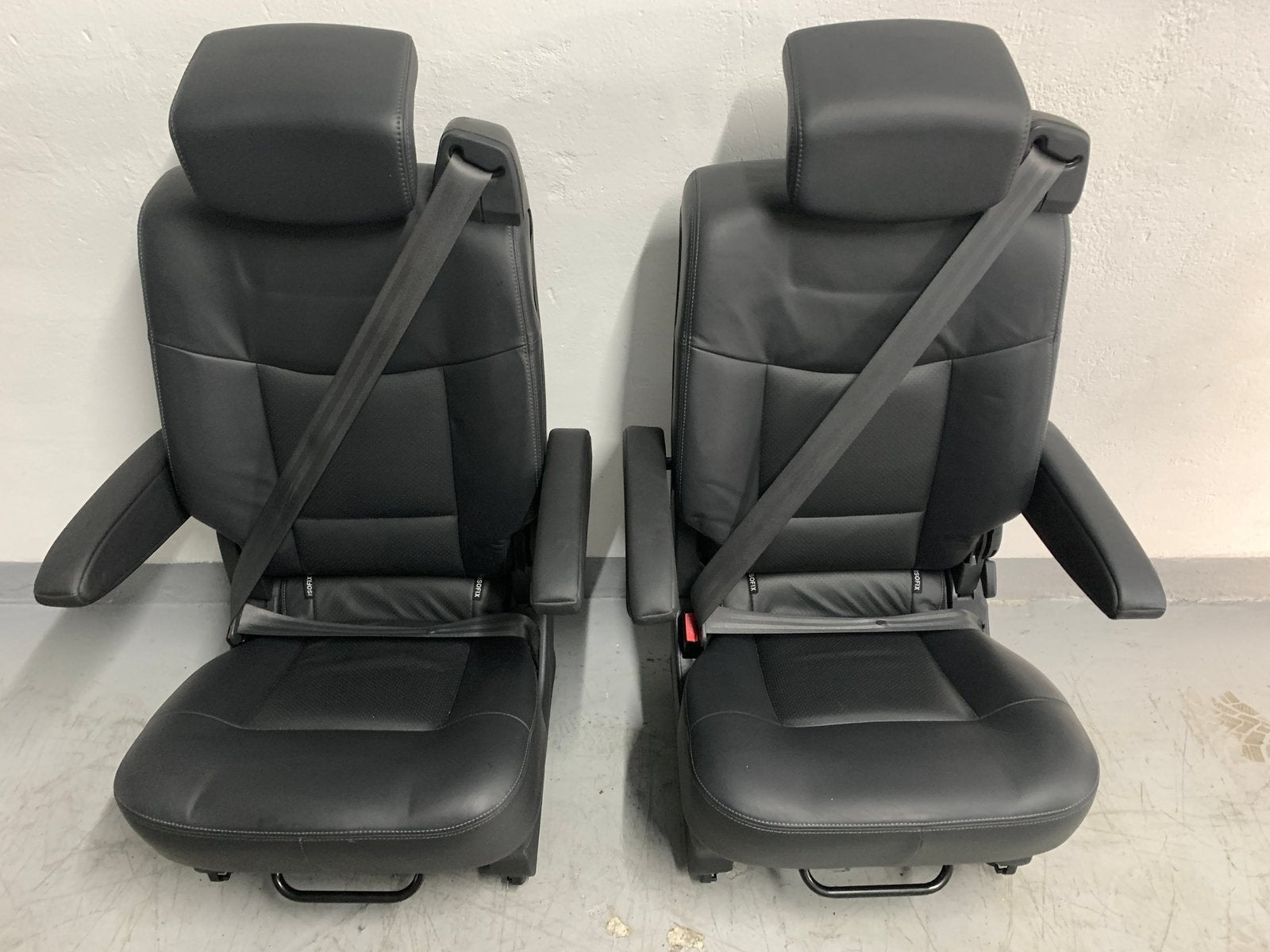 2 Zwart Leren Stoelen + gordel op losse rails 300€ per stuk, Auto-onderdelen, Interieur en Bekleding, Ophalen, Gebruikt, Chevrolet