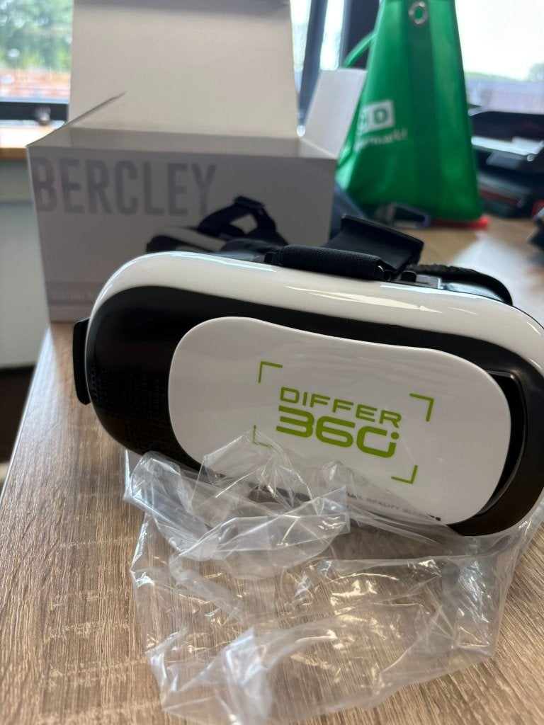 Bercley virtual reality glasses, Spelcomputers en Games, Virtual Reality, Ophalen, Nieuw, VR-bril, Telefoon