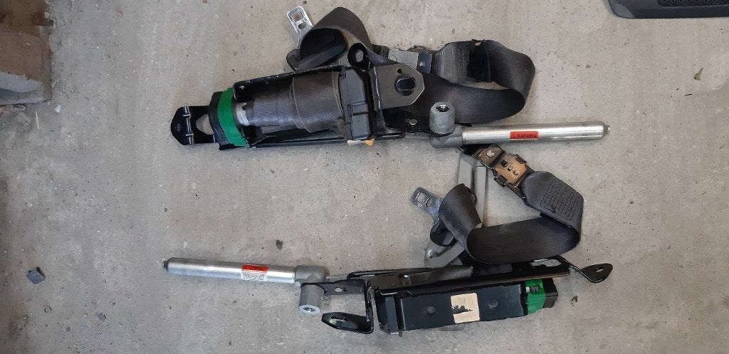 Set voorste gordels Volvo V70 uit 2004, Ophalen of Verzenden