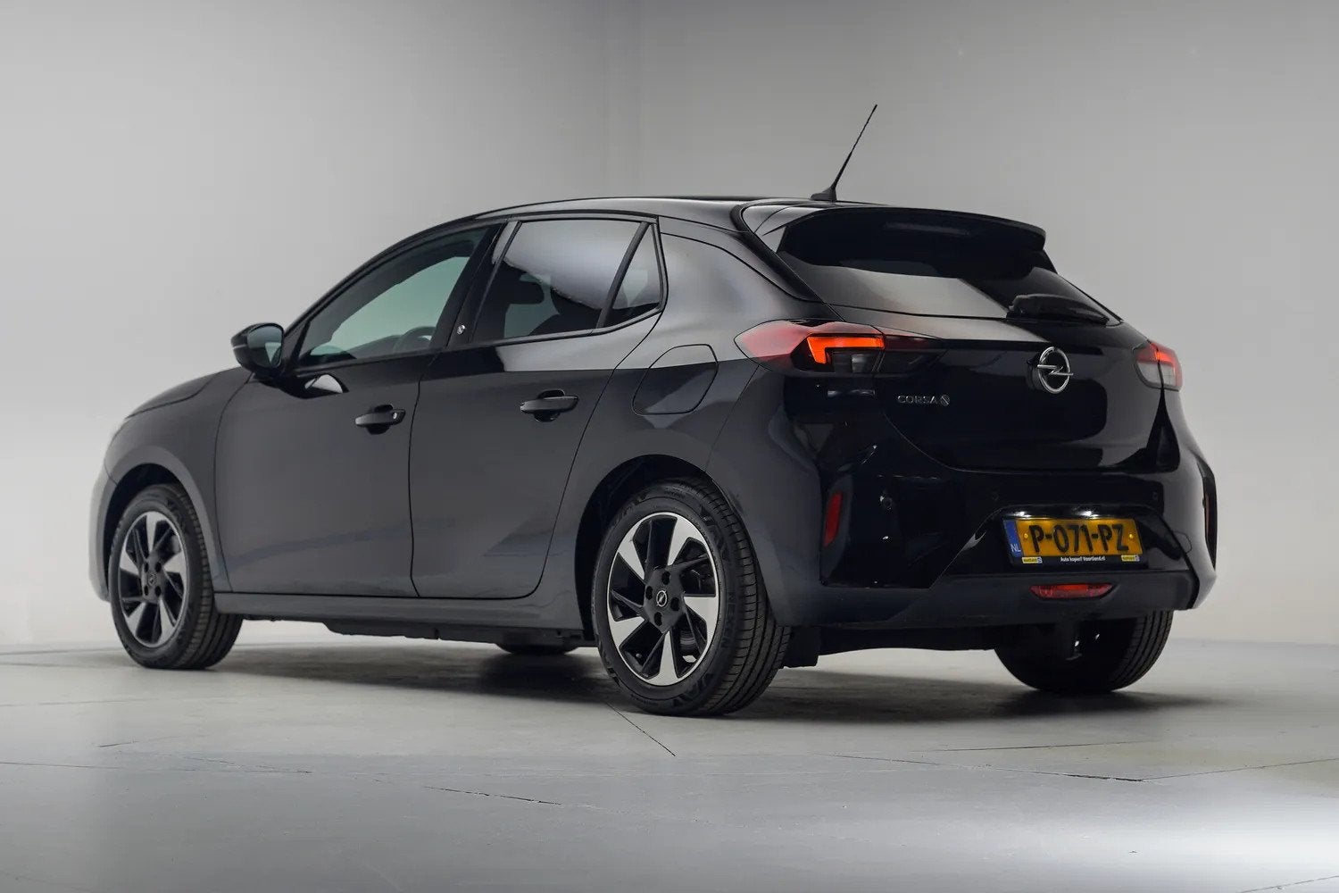 Opel CORSA-E GS Line 50 kWh [ Navi Camera Adapt.cruise ], Gebruikt, Parkeersensor, Zwart, Leder
