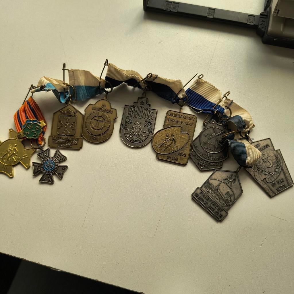 Verzameling van diverse oude medailles, Ophalen of Verzenden, Overige materialen