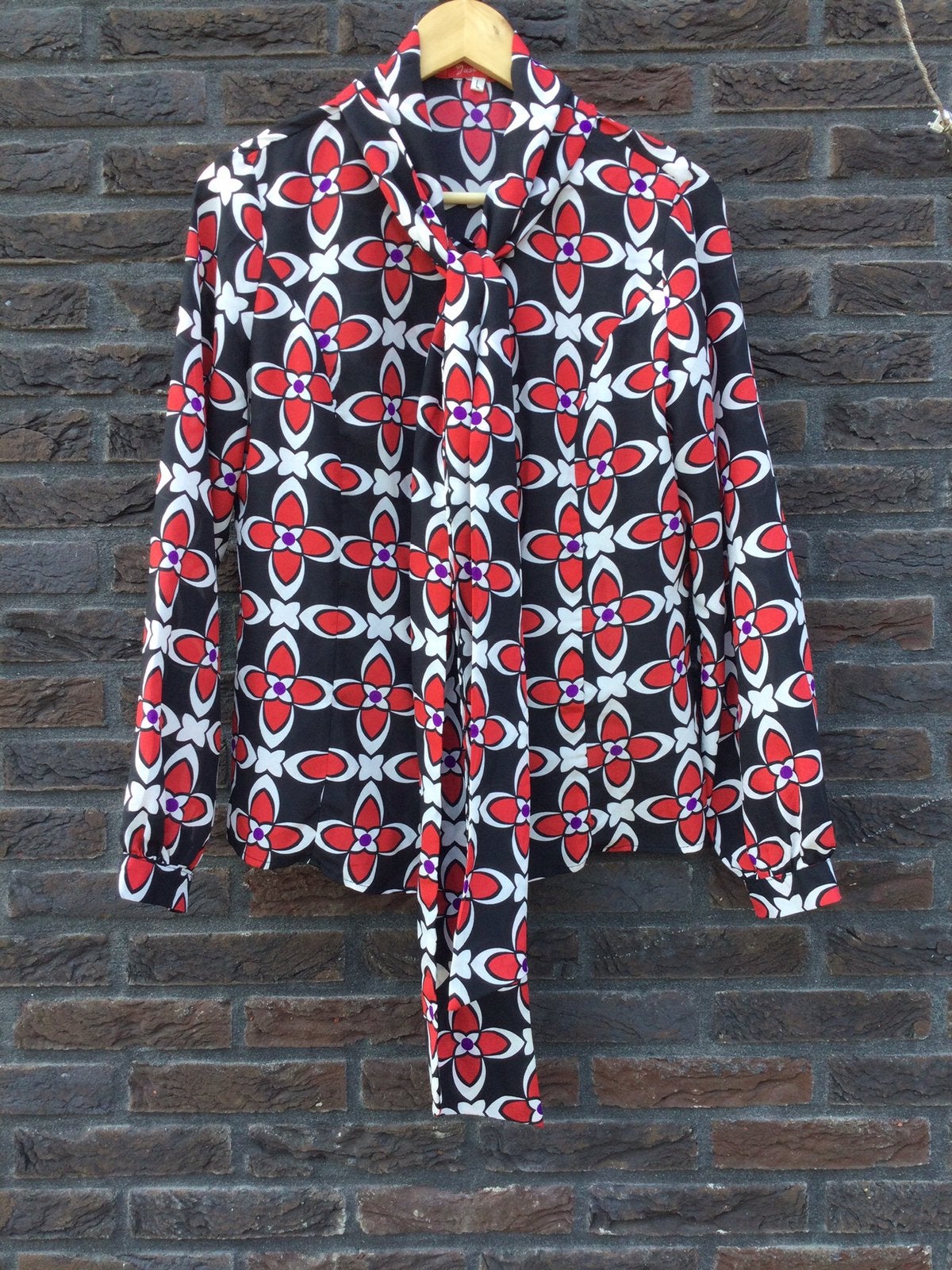 Blouse rood zwart maat L Just Dai 8% wol, Maat 42/44 (L), Just Dai, Ophalen of Verzenden, Zo goed als nieuw