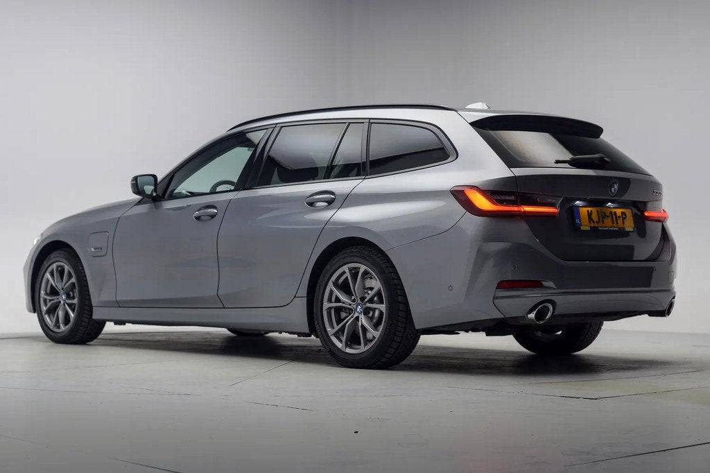 BMW 3 Serie Touring 330e High Executive Sport [ Panorama Led, Auto's, Automaat, 1998 cc, 1800 kg, Gebruikt