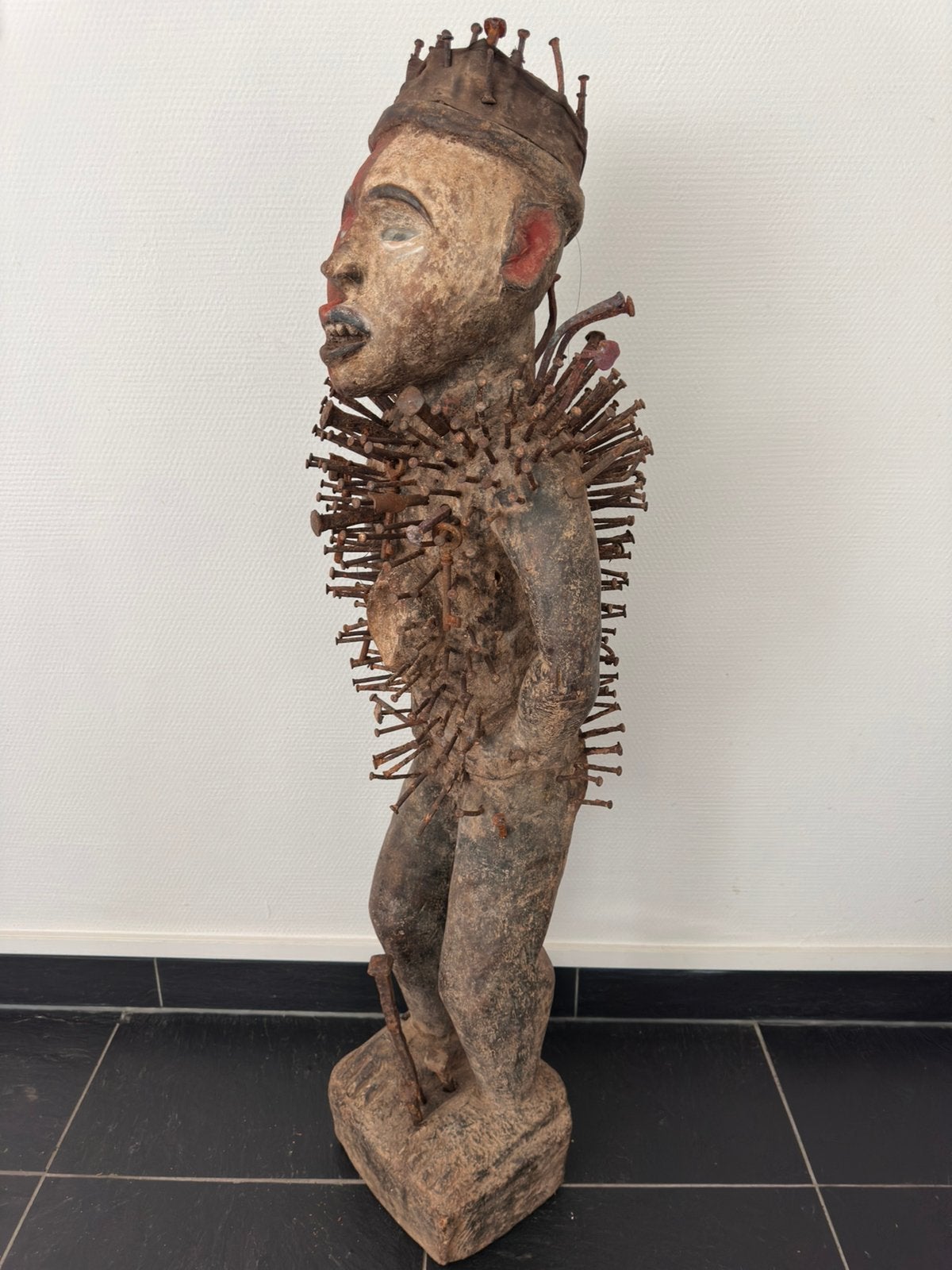 105 cm. Bakongo Vili Nkisi Nkondi Fétiche  coll. Bakwanga, Ophalen