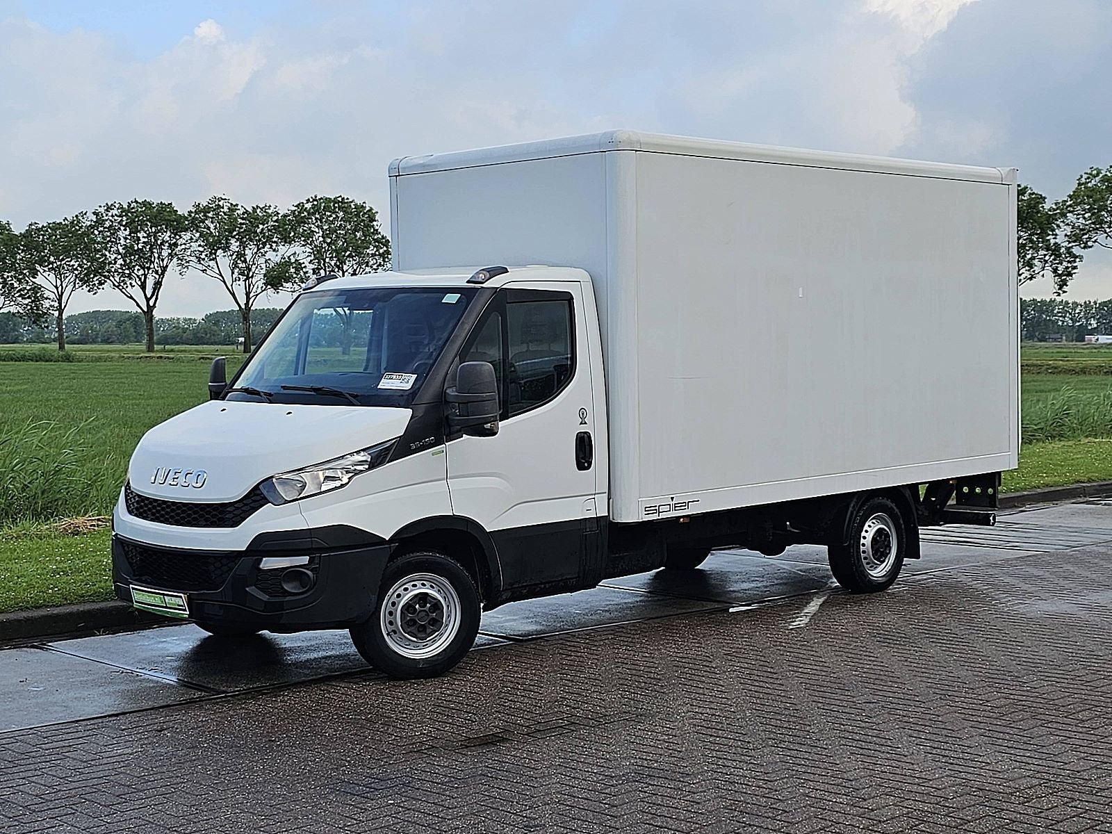 IVECO DAILY 35S15 bakwagen laadklep!, Auto's, Bestelauto's, Gebruikt, Iveco, Wit, Bedrijf