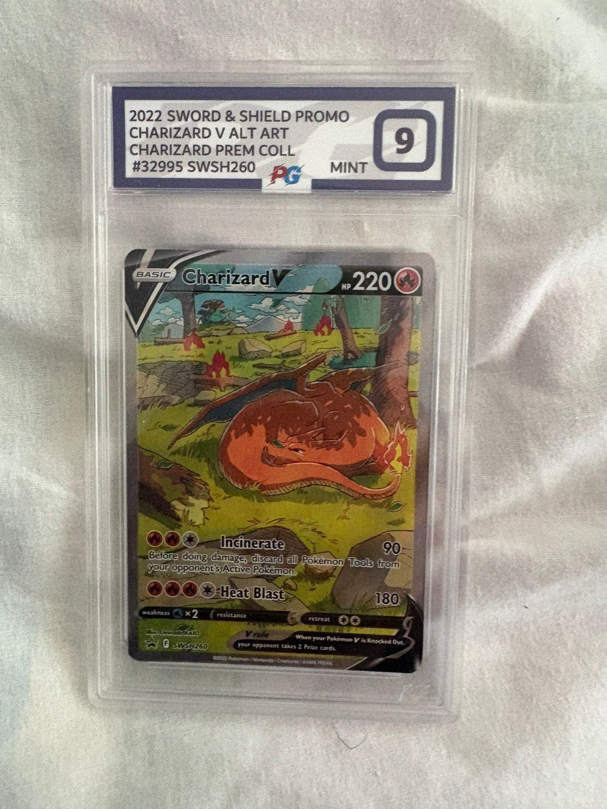 Charizard v promo 9, Ophalen of Verzenden, Zo goed als nieuw