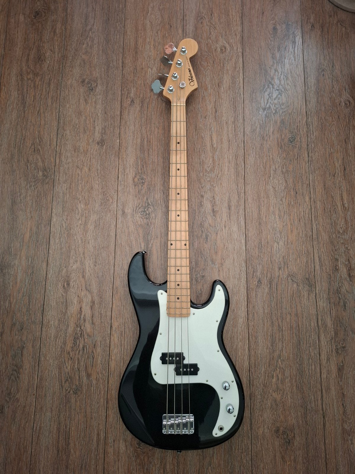 Zwarte Precision Bass, Ophalen
