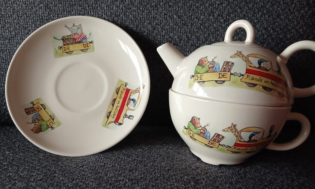 DE Theepot met schotel - Jet ter Steege, Huis en Inrichting, Ophalen of Verzenden, Zo goed als nieuw, Theepot, Overige stijlen