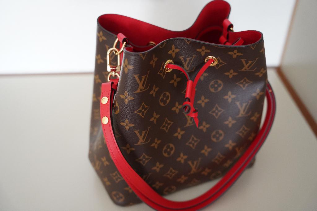 Louis Vuitton NéoNoé MM Monogram Canvas Coquelicot Rood, Sieraden, Tassen en Uiterlijk, Ophalen, Zo goed als nieuw, Rood, Handtas