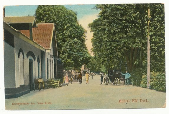 Berg en Dal  (met paard en wagen en een Koets), Ophalen of Verzenden, Voor 1920, Gelopen, Gelderland
