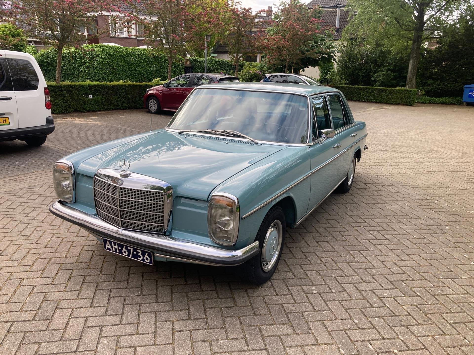 Mercedes-Benz 200- W114 200, Automaat, Gebruikt, Blauw, Leder en Stof