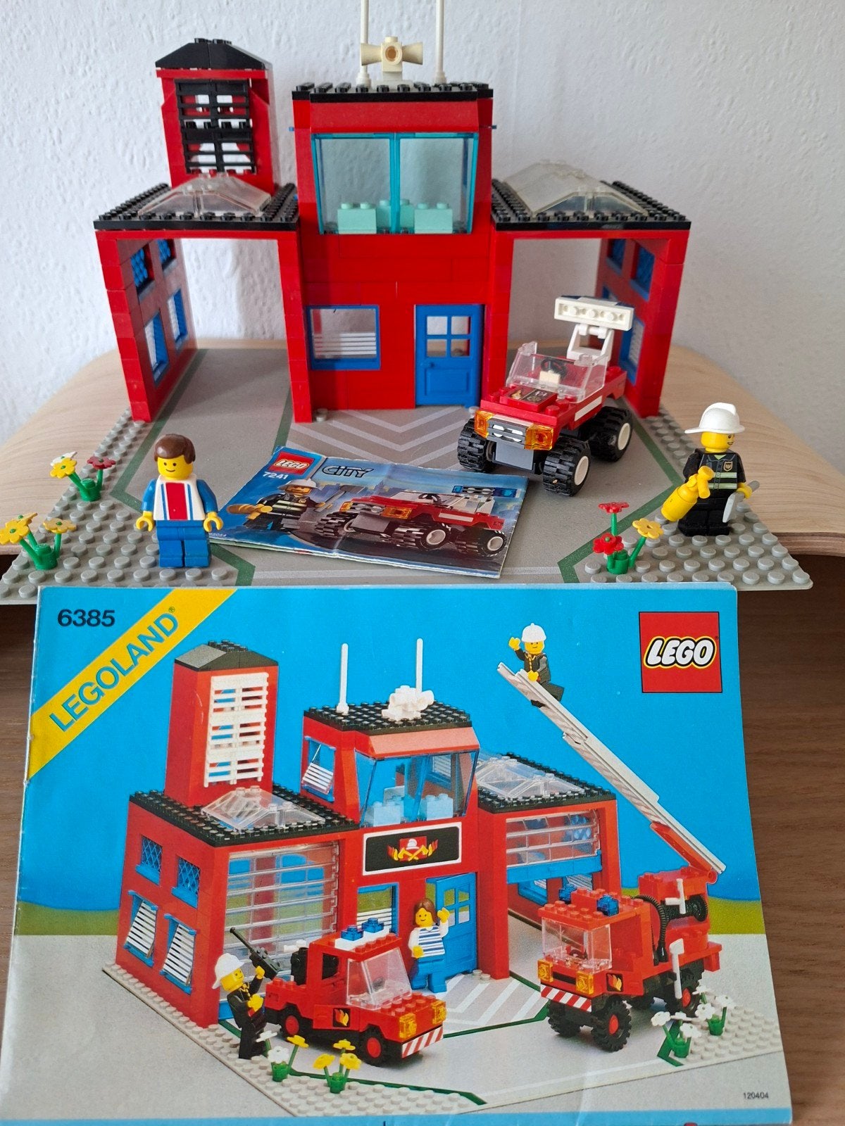 lego  brandweer kazerner 6385  en 7241 met boekje, Kinderen en Baby's, Speelgoed | Duplo en Lego, Ophalen of Verzenden