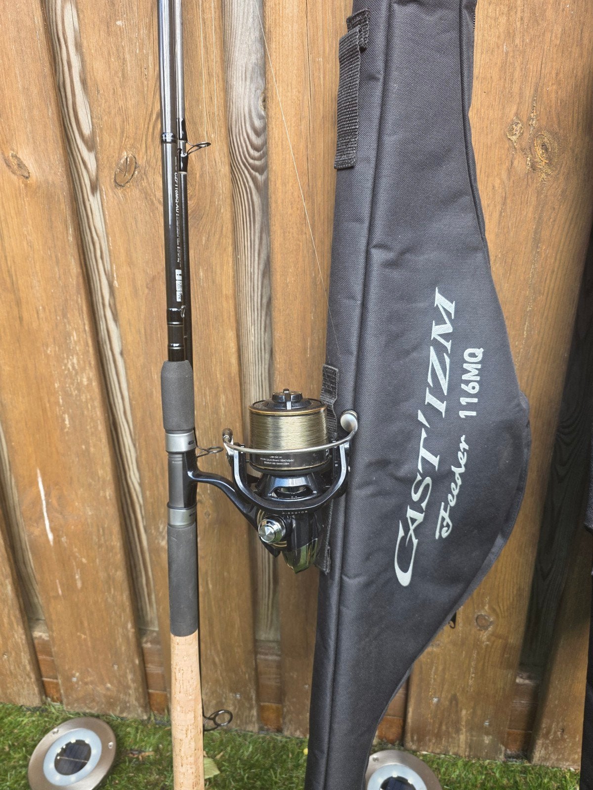 2x Daiwa Cast'izm 116M6 Feederhengels met 25QD Molens, Ophalen of Verzenden, Zo goed als nieuw