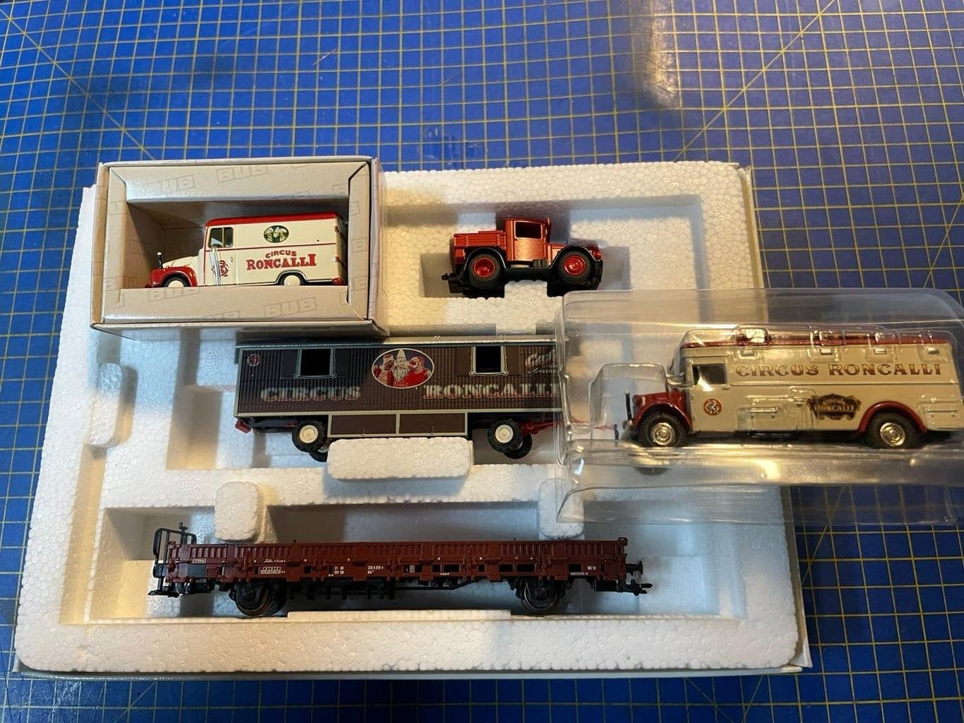 Marklin 46825 + BUB 6877 + 7352 Roncalli Circus, Verzenden, Gelijkstroom of Wisselstroom, Märklin, Nieuw