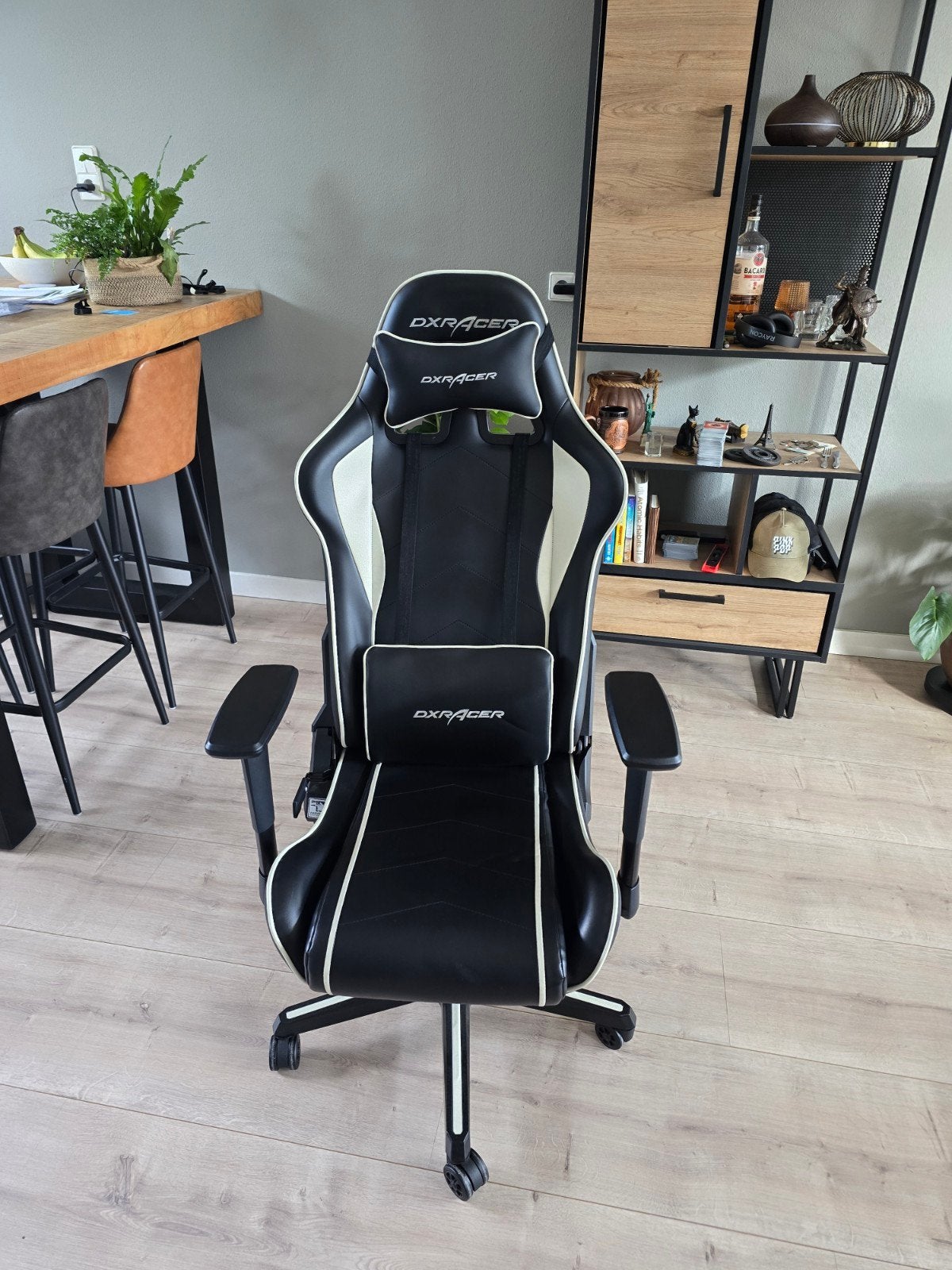 DXRacer Gaming Bureaustoel - Zwart/Wit, Ophalen, Gaming bureaustoel, Zwart, Zo goed als nieuw