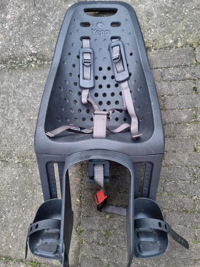 YEPP GMG achterop fietszitje, zwart met antraciet riempjes., Achterzitje, Yepp Maxi, Ophalen of Verzenden, 9 t/m 36 kg