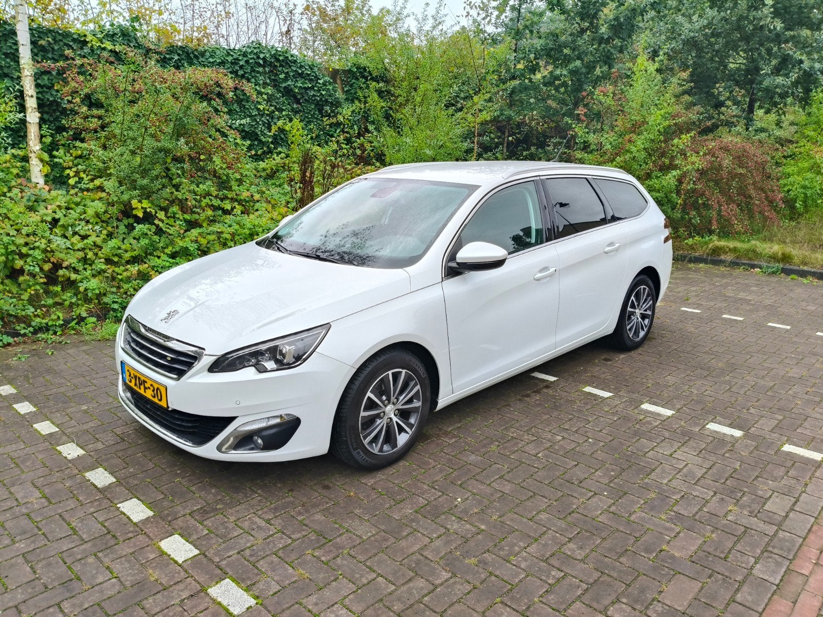 Peugeot 308 1.6 E-hdi 88 KW SW 2014 Wit, Auto's, Voorwielaandrijving, Stof, 4 cilinders, Electronic Stability Program (ESP)
