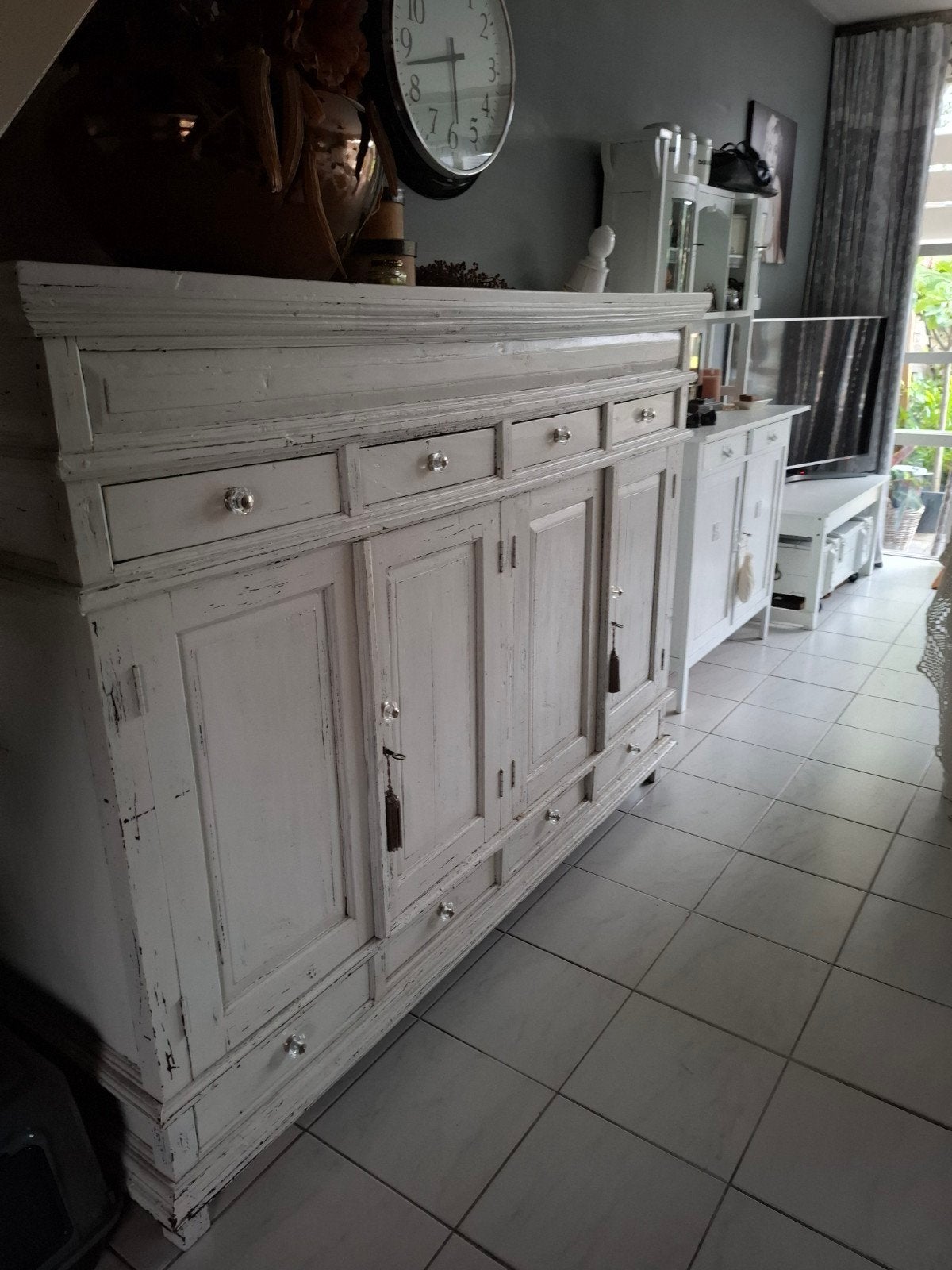 Brokante Kast, Ophalen