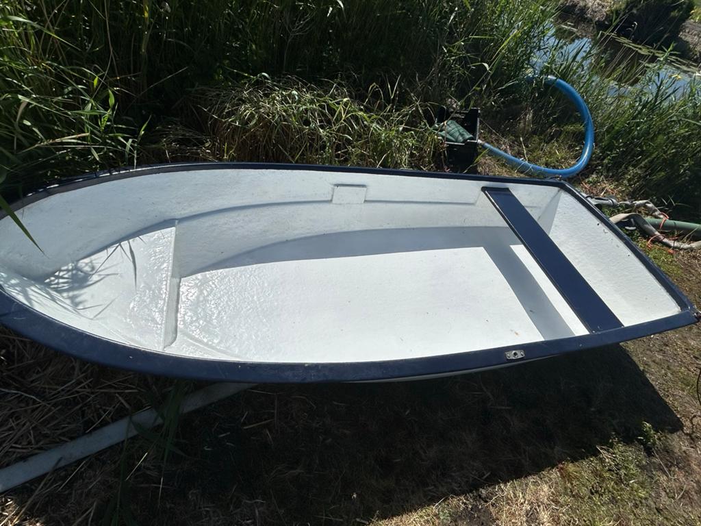 Polyester bootje met Tohatsu 4-takt buitenboordmotor, Watersport en Boten, Ophalen, Gebruikt, Visboot, Polyester