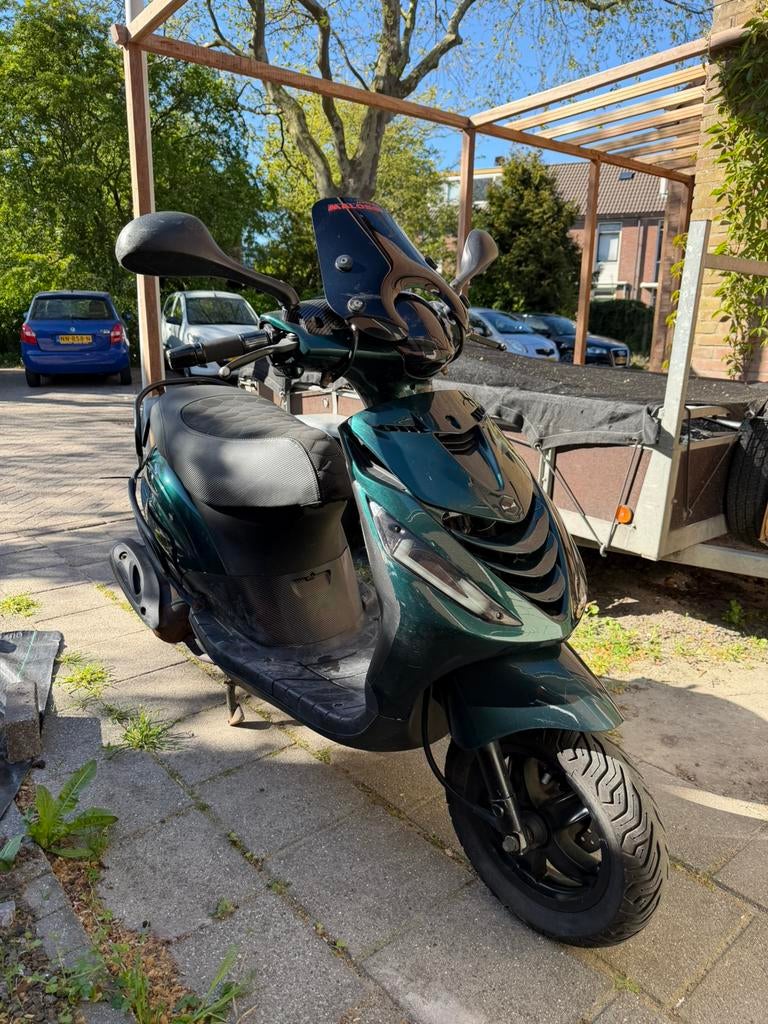 Piaggio zip 50 cc 4 takt full option 2017, Fietsen en Brommers, Scooters | Piaggio, Ophalen, Zo goed als nieuw, Benzine, Zip