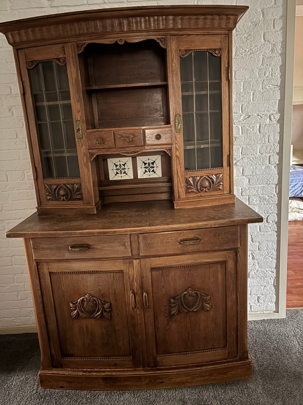 Joegoslavische antieke kast, Ophalen