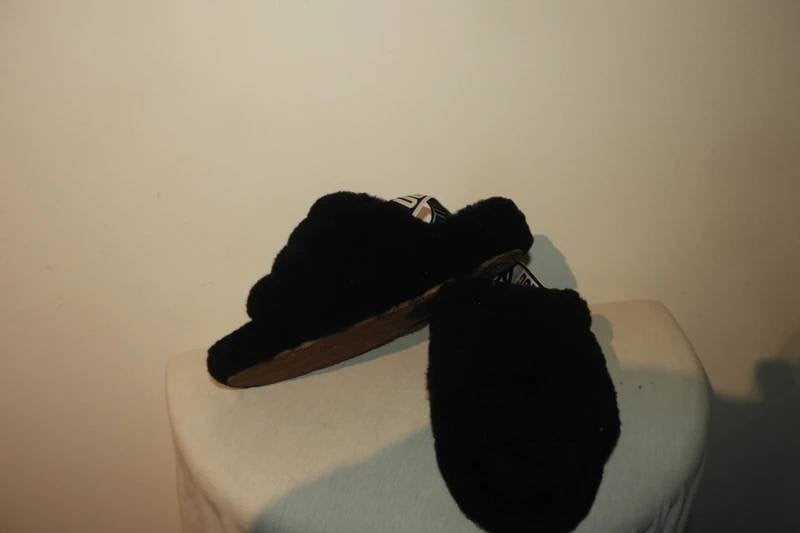 Ugg warme sloffen elastische merkband zwart gestoffeerd 40, UGG, Verzenden, Zwart, Zo goed als nieuw