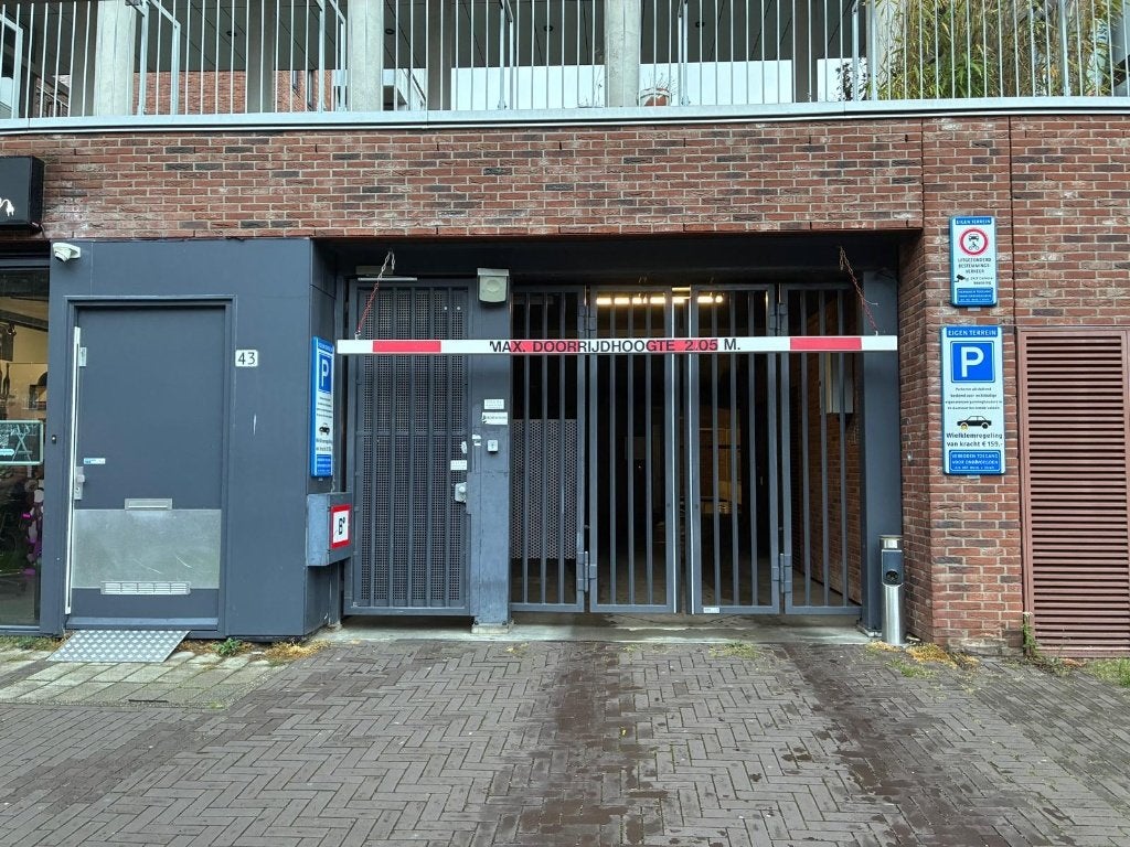 Parkeerplaats in afgesloten garage IJburg