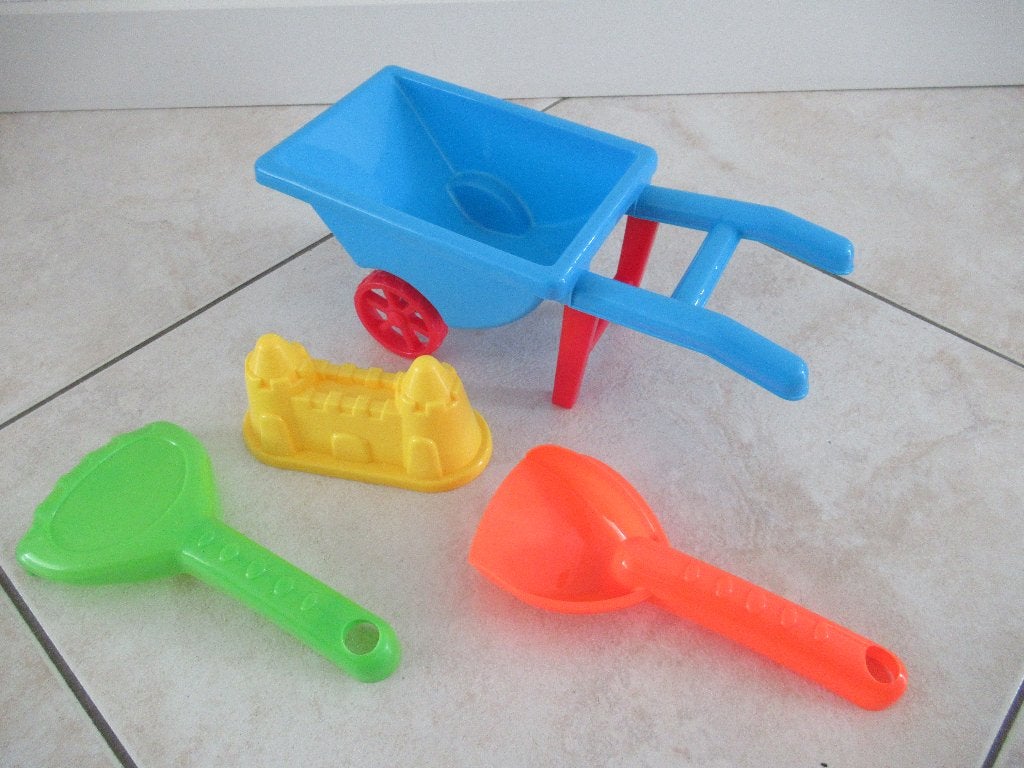Zandbak speelgoed set: kruiwagen, schepjes en vorm, Ophalen of Verzenden, Nieuw
