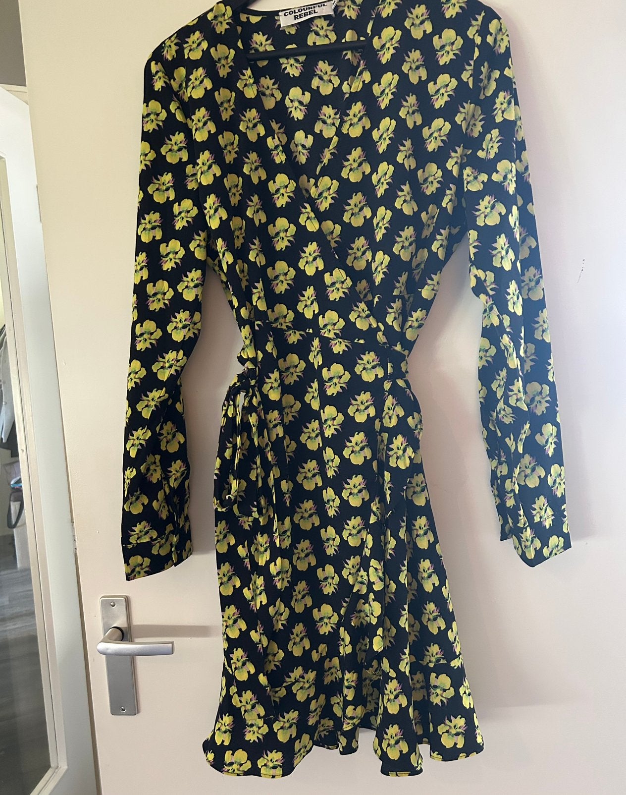 Colourful Rebel jurk big flower yellow, maat XL, Geel, Maat 46/48 (XL) of groter, Nieuw, Ophalen of Verzenden