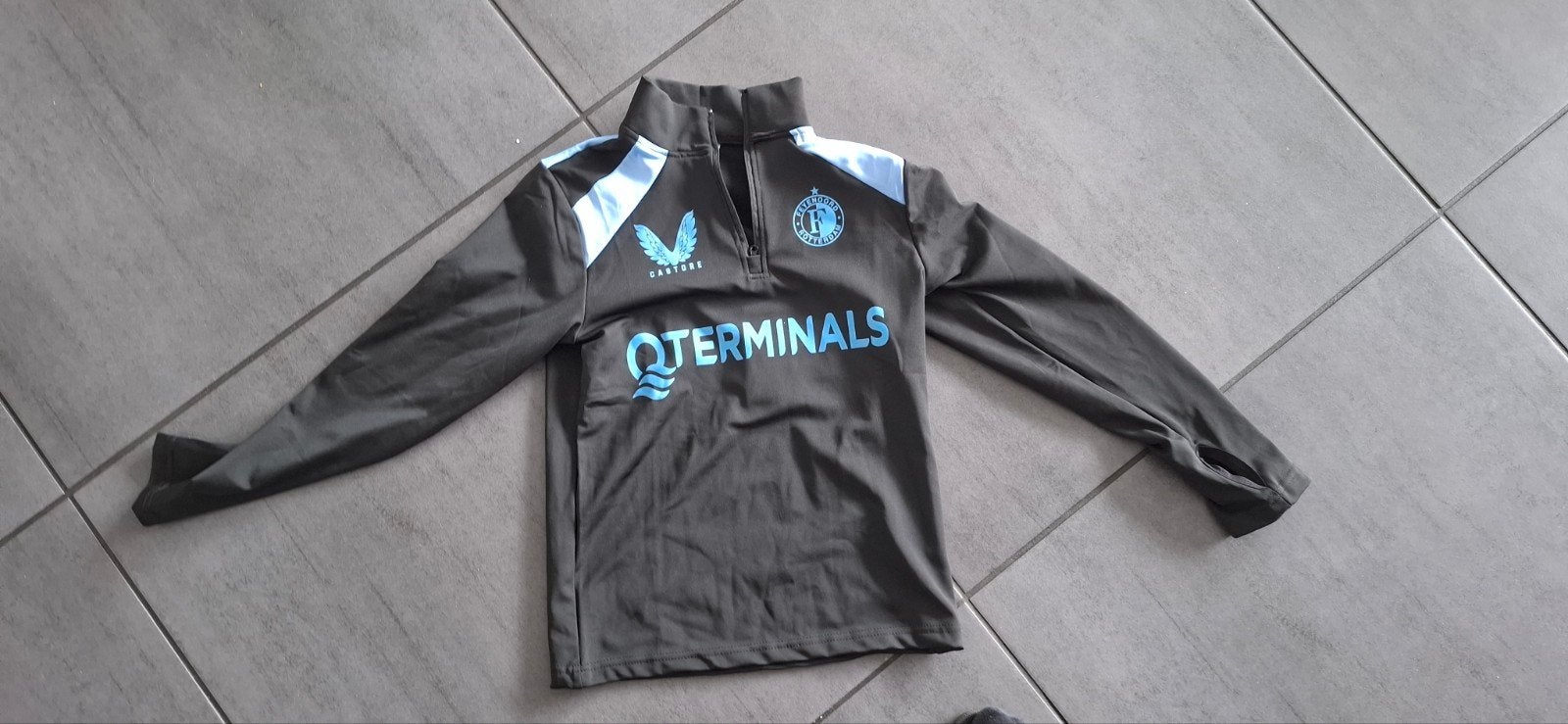 feyenoord  maat 128, Kinderen en Baby's, Castore, Jongen of Meisje, Ophalen of Verzenden, Zo goed als nieuw