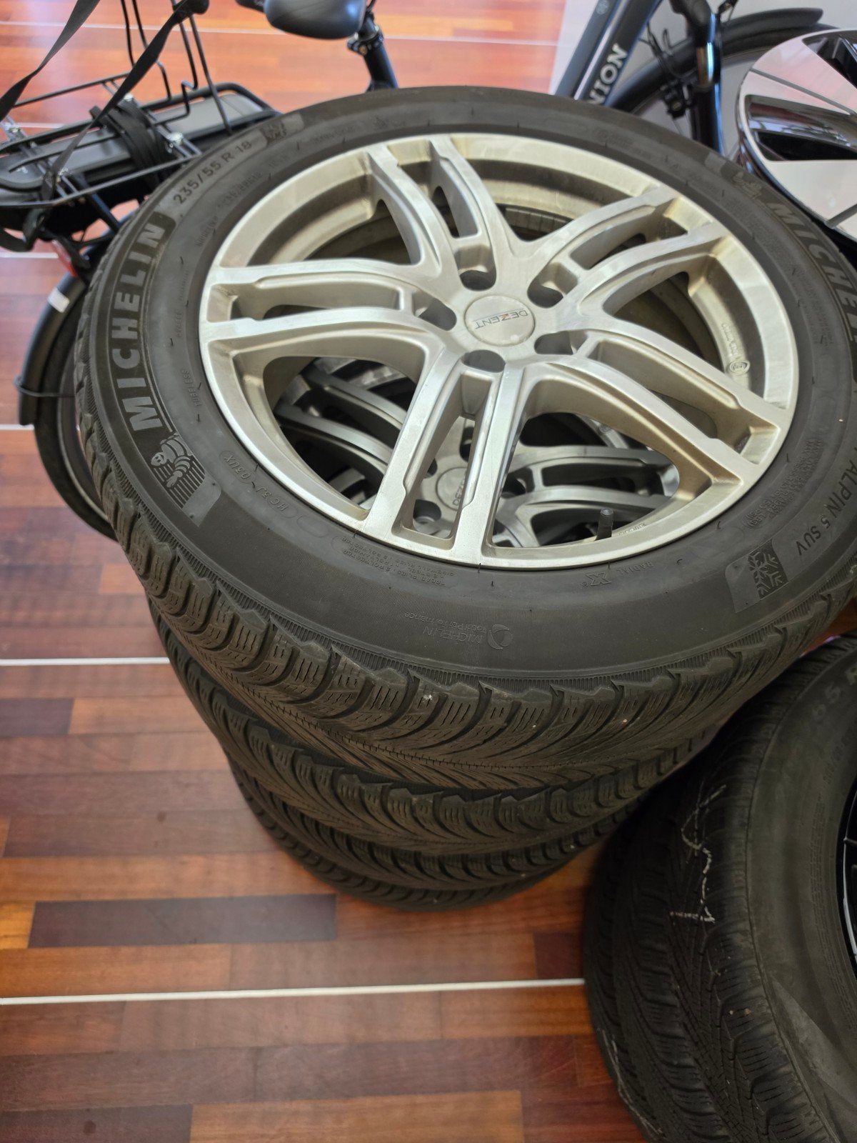 Volvo XC40 winterwielen 235/55R18 Michelin Alpine 5 SUV, 18 inch, Gebruikt, Banden en Velgen, 235 mm