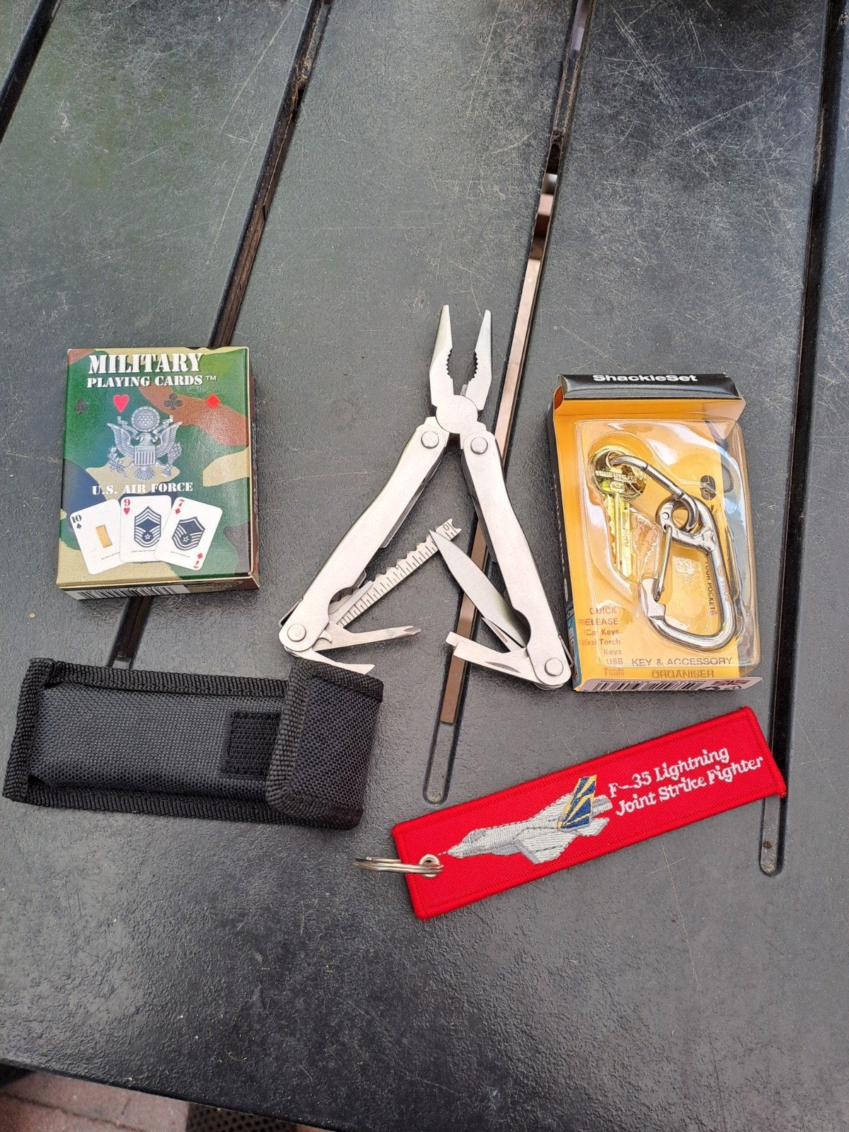 Multitool met etui, sleutelhanger en speelkaarten, Ophalen of Verzenden, Diverse, Info@example.com, Onbekend