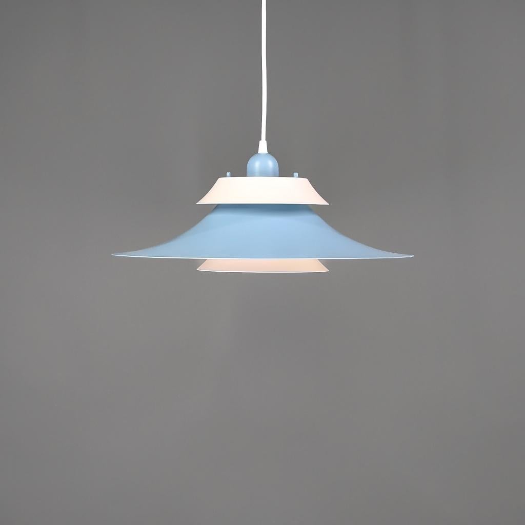 Scandinavische design lamp in blauw en zacht lichtroze, Scandinavisch, Ophalen of Verzenden, Zo goed als nieuw, 75 cm of meer