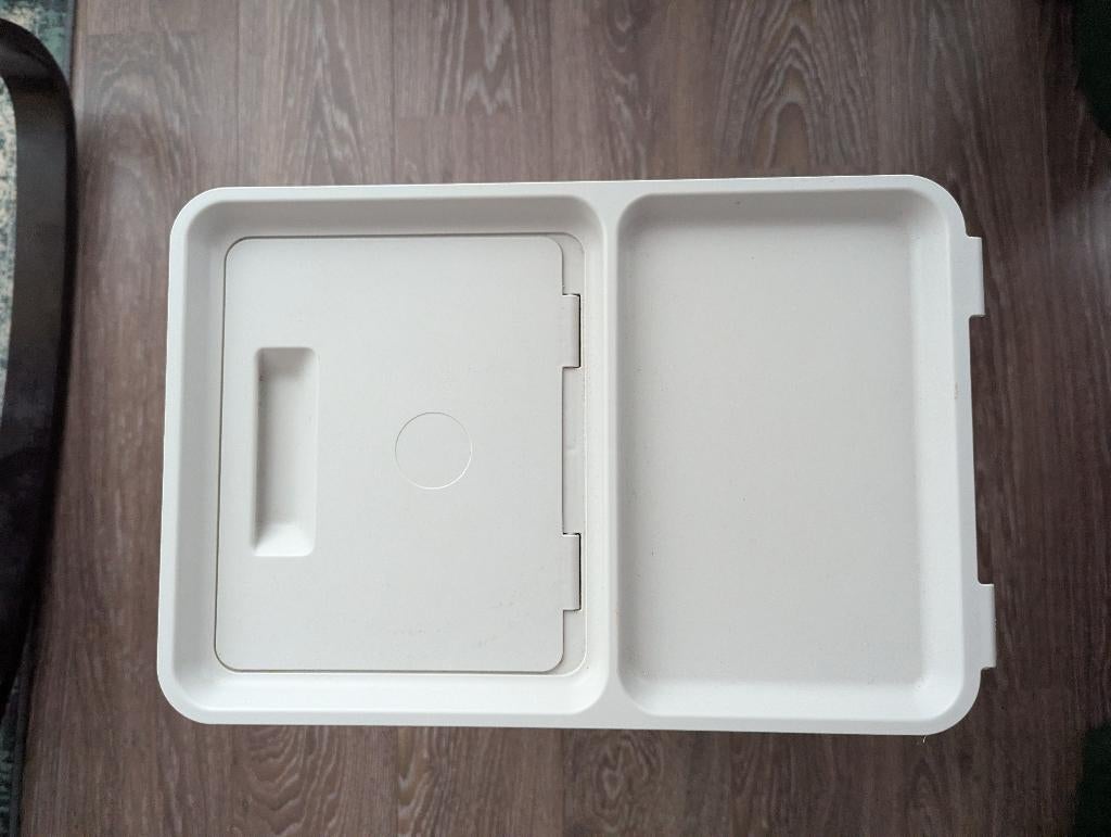 IKEA HALLBAR ton met deksel / afvalbak, Huis en Inrichting, Woonaccessoires | Prullenbakken, Ophalen, Kunststof, 50 tot 75 cm