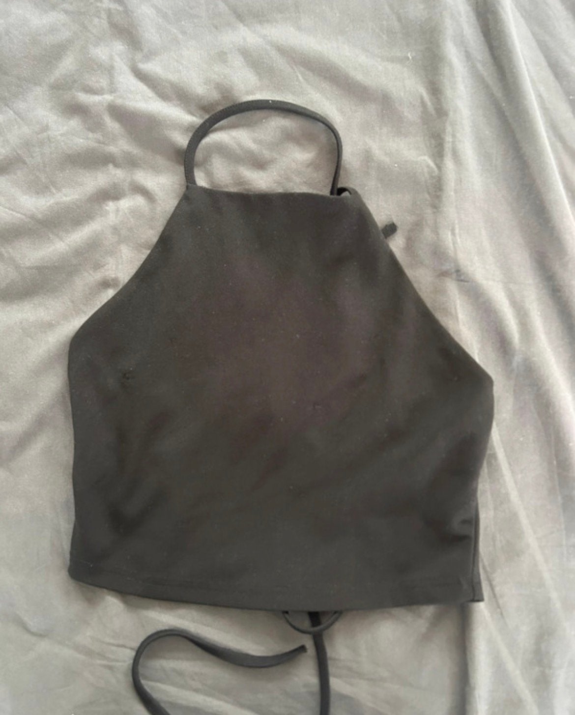 Zwarte halter crop top met open rug, Zwart, Maat 42/44 (L), Ophalen of Verzenden, Zo goed als nieuw