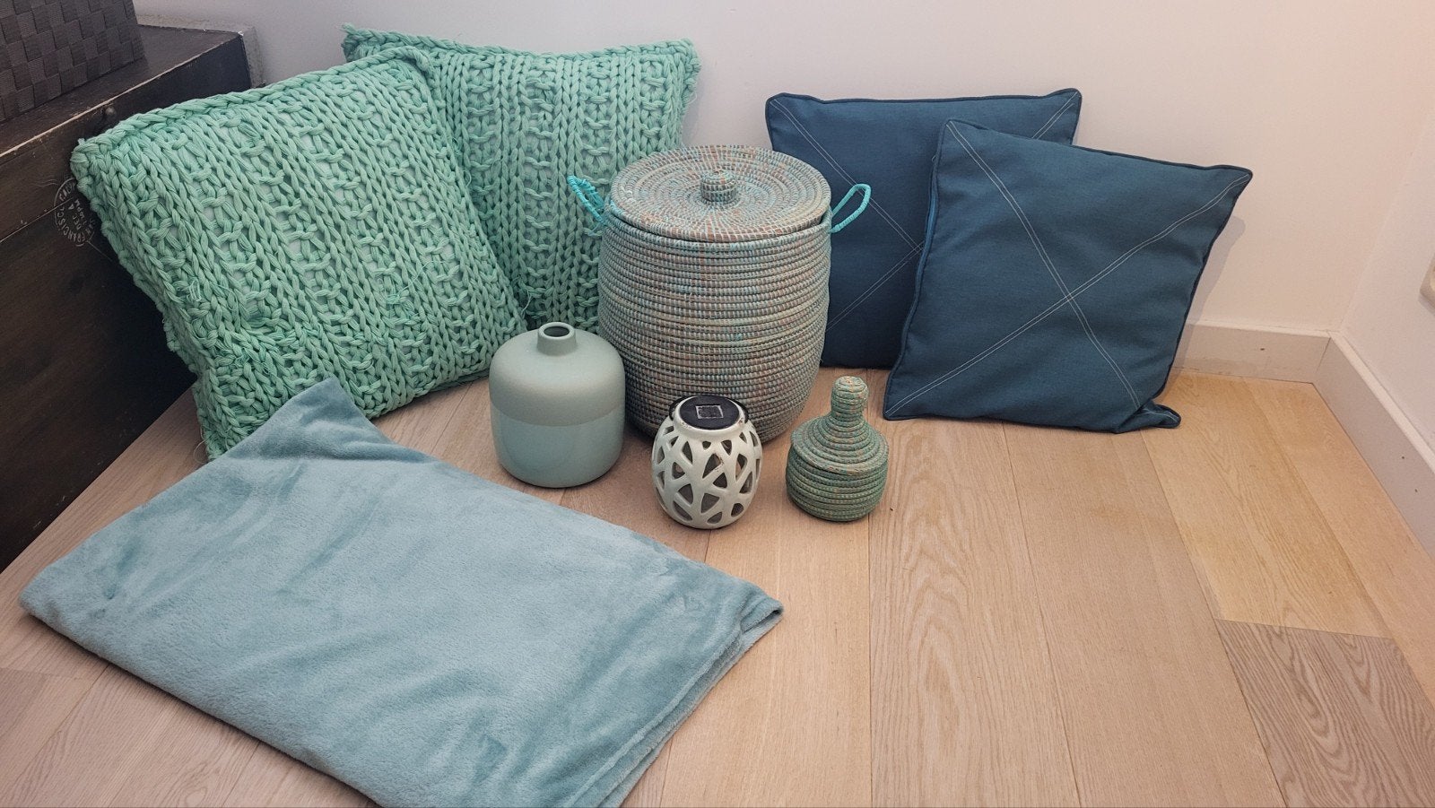 Decoratie set: kussens, mand en vazen in blauw/groen, Huis en Inrichting, Woonaccessoires | Kussens, Gebruikt, Blauw, Vierkant