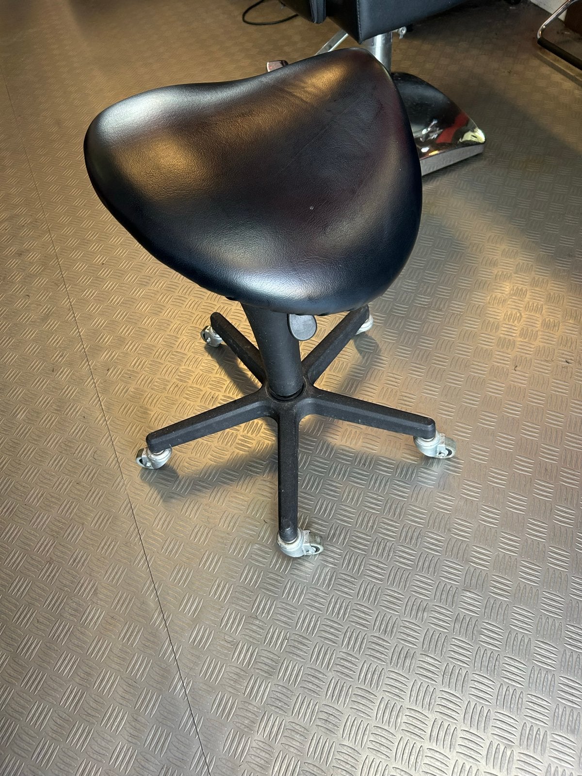 Zadelkruk met wielen - Ergonomische bureaustoel, Ophalen, Gebruikt, Zwart, Leer