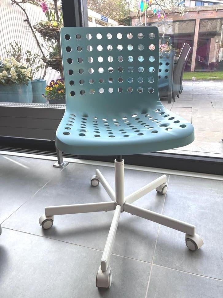 Bureaustoel in lichtblauwe/turquoise tint, Ophalen, Zo goed als nieuw, Blauw, Bureaustoel