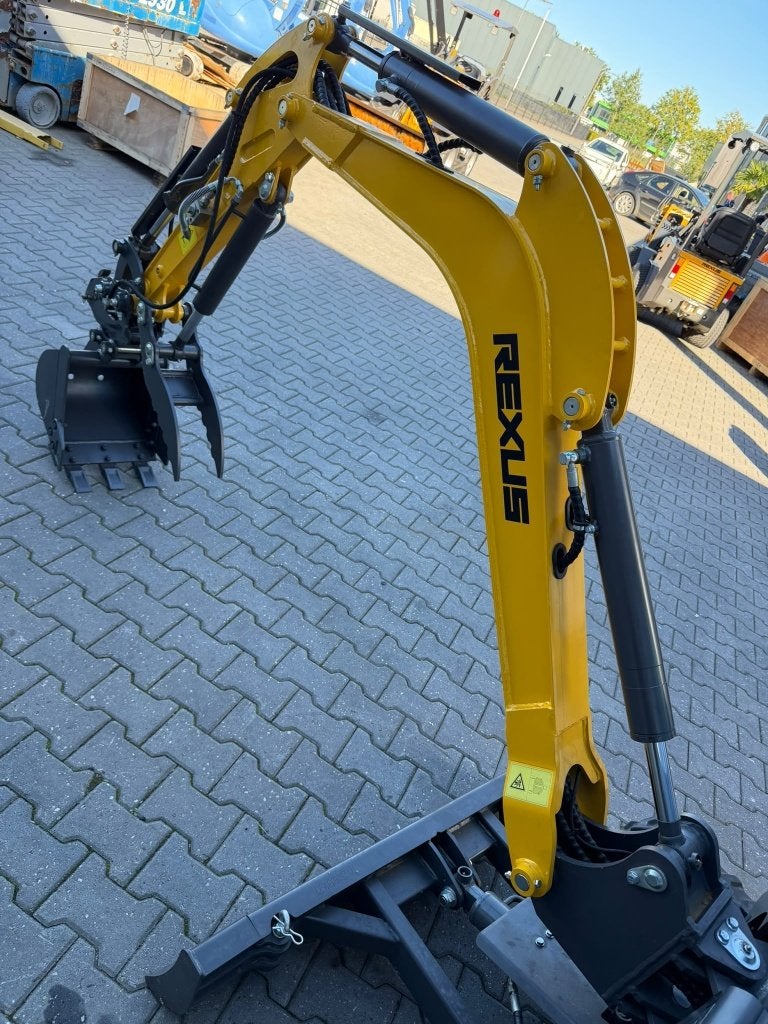Foto 2 van minigraver rexus 1600kg met cabine en kubota motor