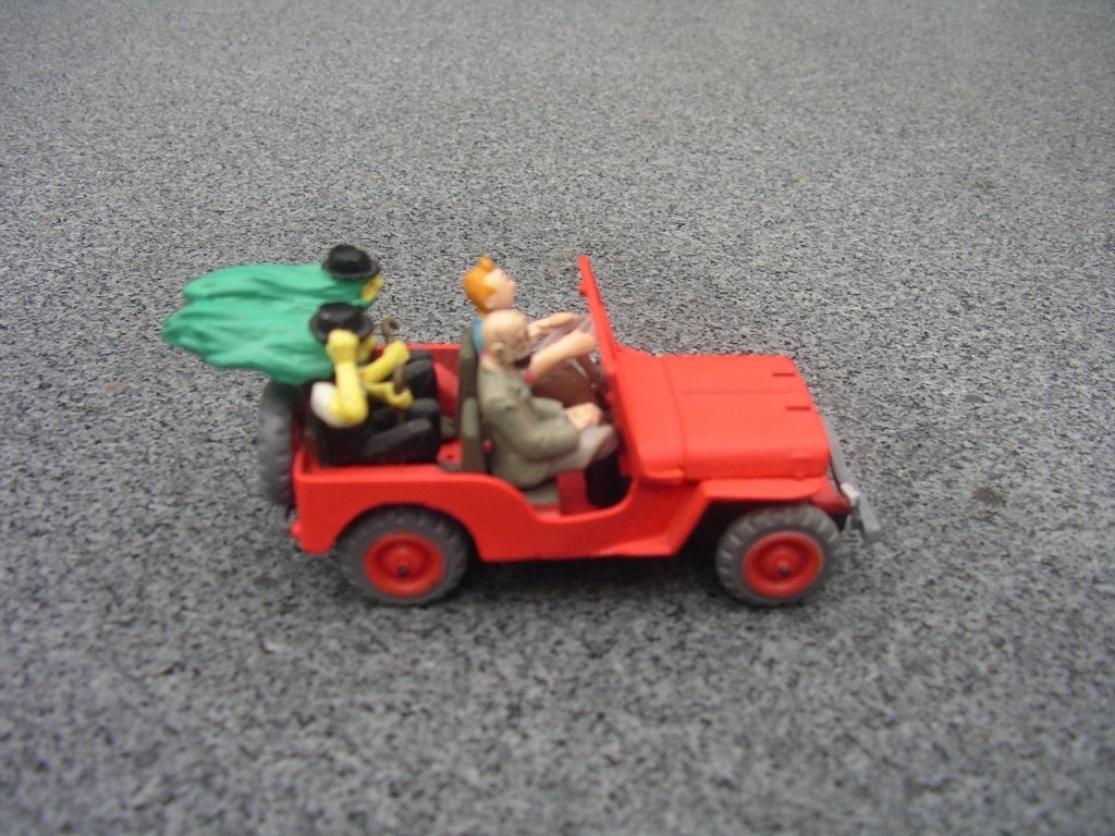 auto / jeep met stripfiguren kuifje en bobbie, Ophalen of Verzenden, Kuifje, Zo goed als nieuw, Beeldje of Figuurtje